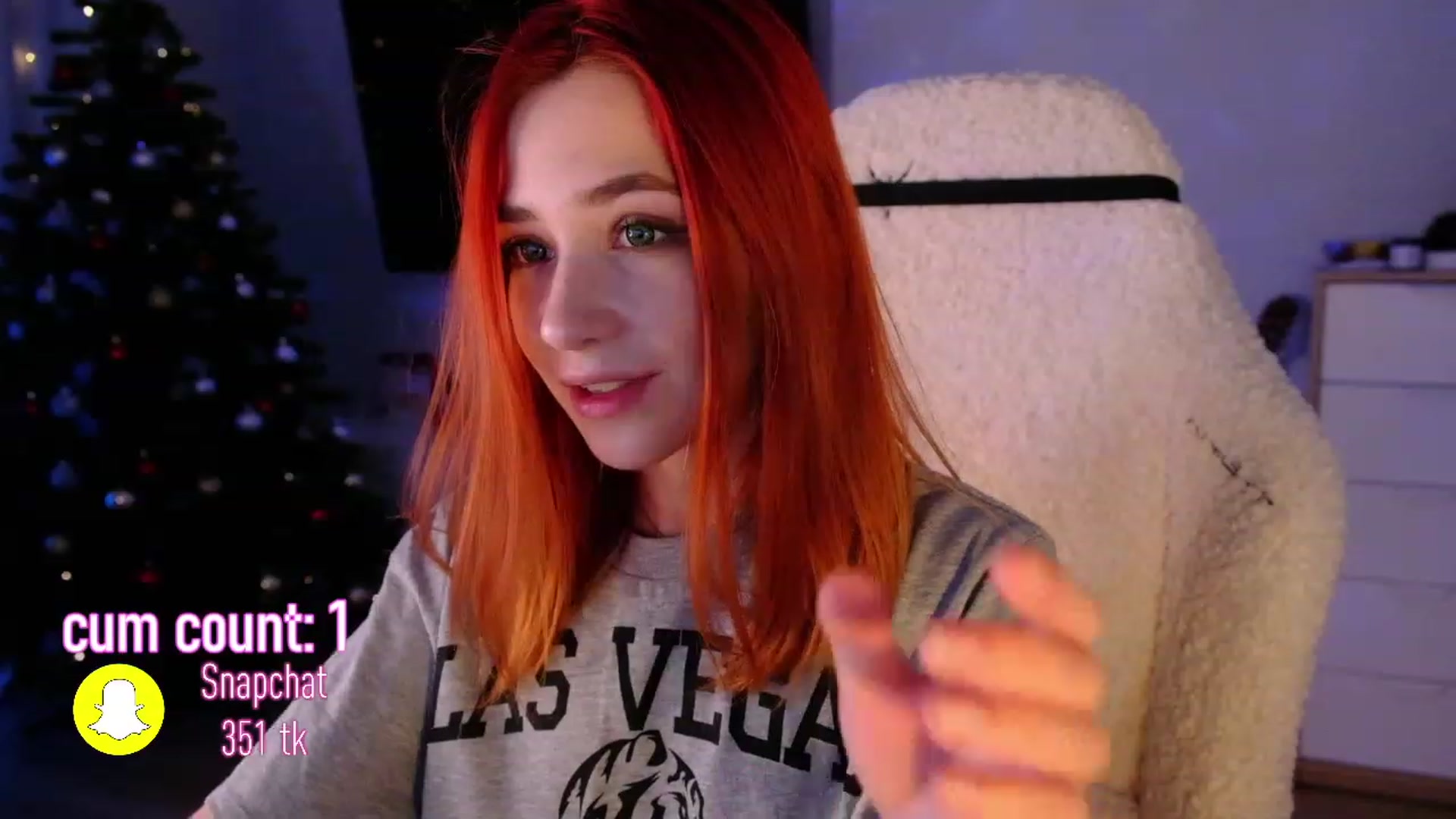 Gallery image thumbnail from JulyRedFox's myfreecams stream on, 12/29/2022, 02:37 image 15 of 20