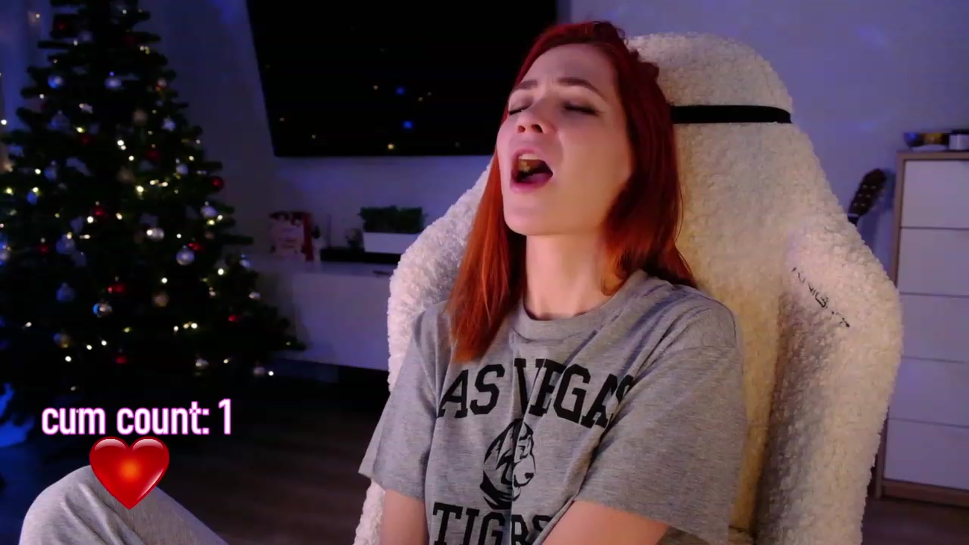 Gallery image thumbnail from JulyRedFox's myfreecams stream on, 12/29/2022, 02:37 image 12 of 20