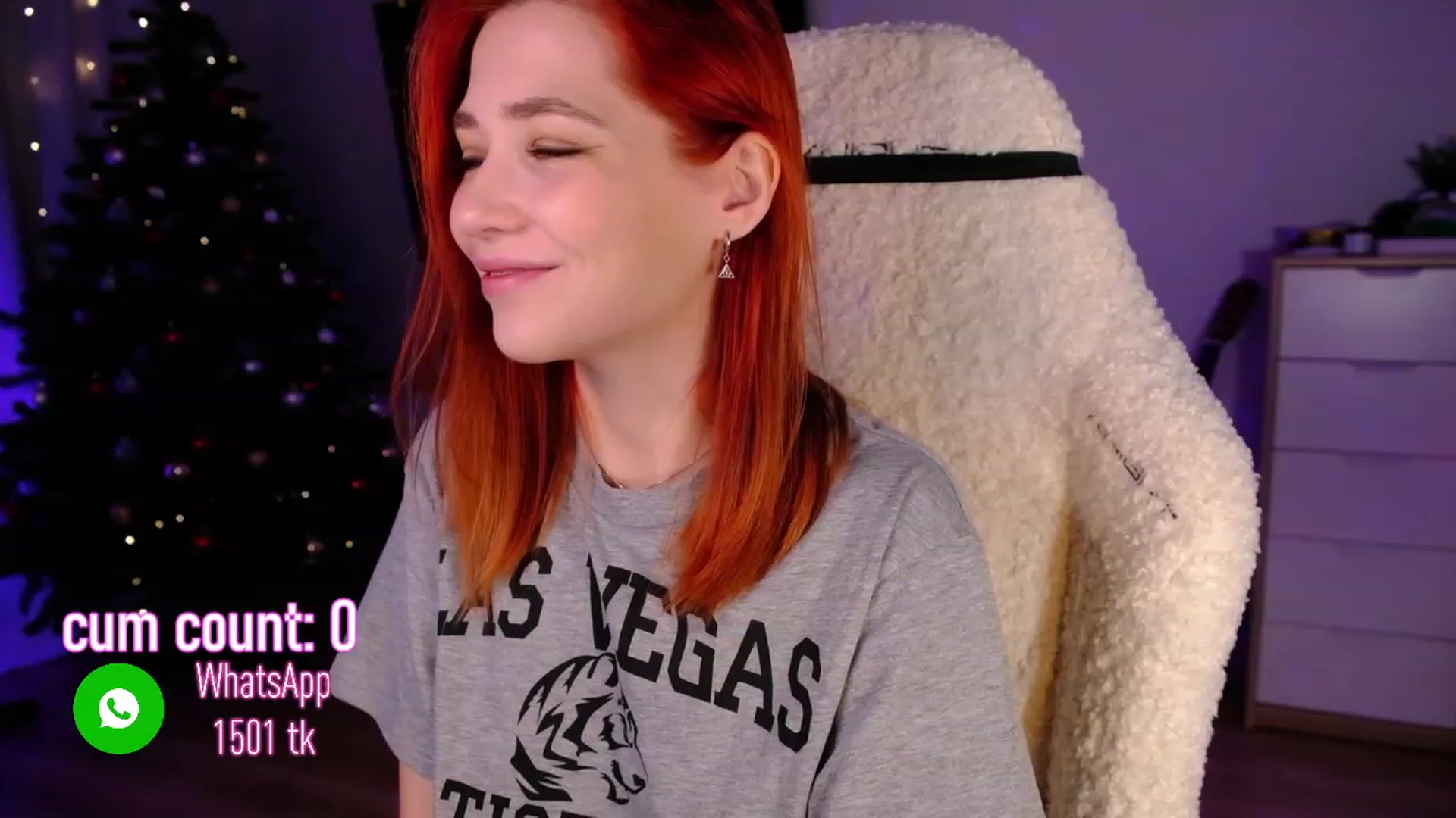 Gallery image thumbnail from JulyRedFox's myfreecams stream on, 12/29/2022, 02:37 image 3 of 20