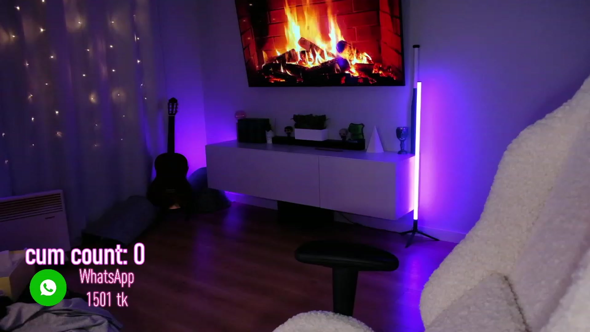 Gallery image thumbnail from JulyRedFox's myfreecams stream on, 01/04/2023, 24:32 image 13 of 20