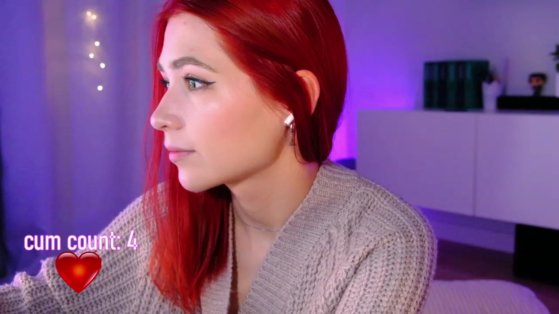 Gallery image thumbnail from JulyRedFox's myfreecams stream on, 01/10/2023, 01:27 image 12 of 20