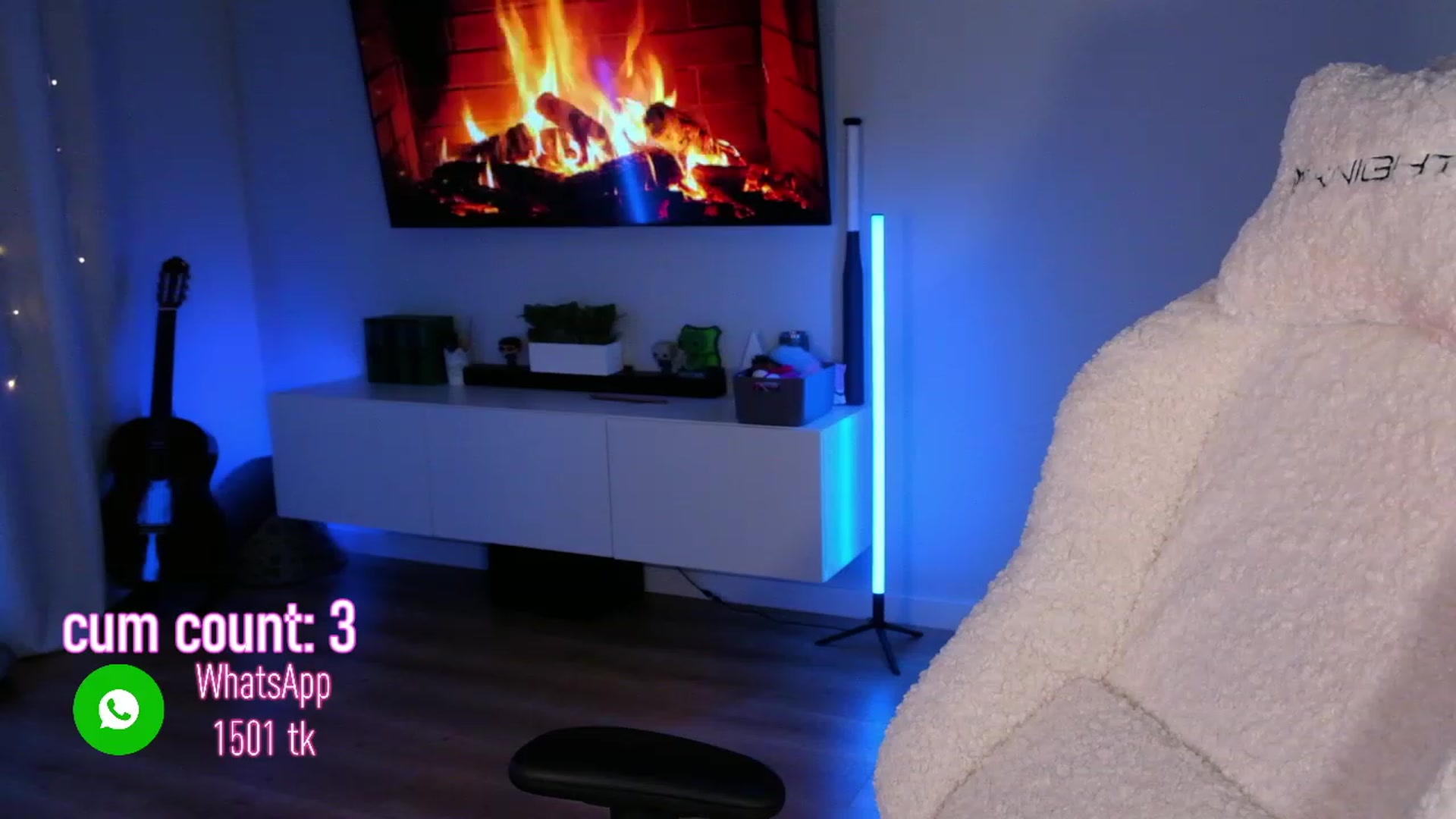 Gallery image thumbnail from JulyRedFox's myfreecams stream on, 01/14/2023, 02:17 image 5 of 20