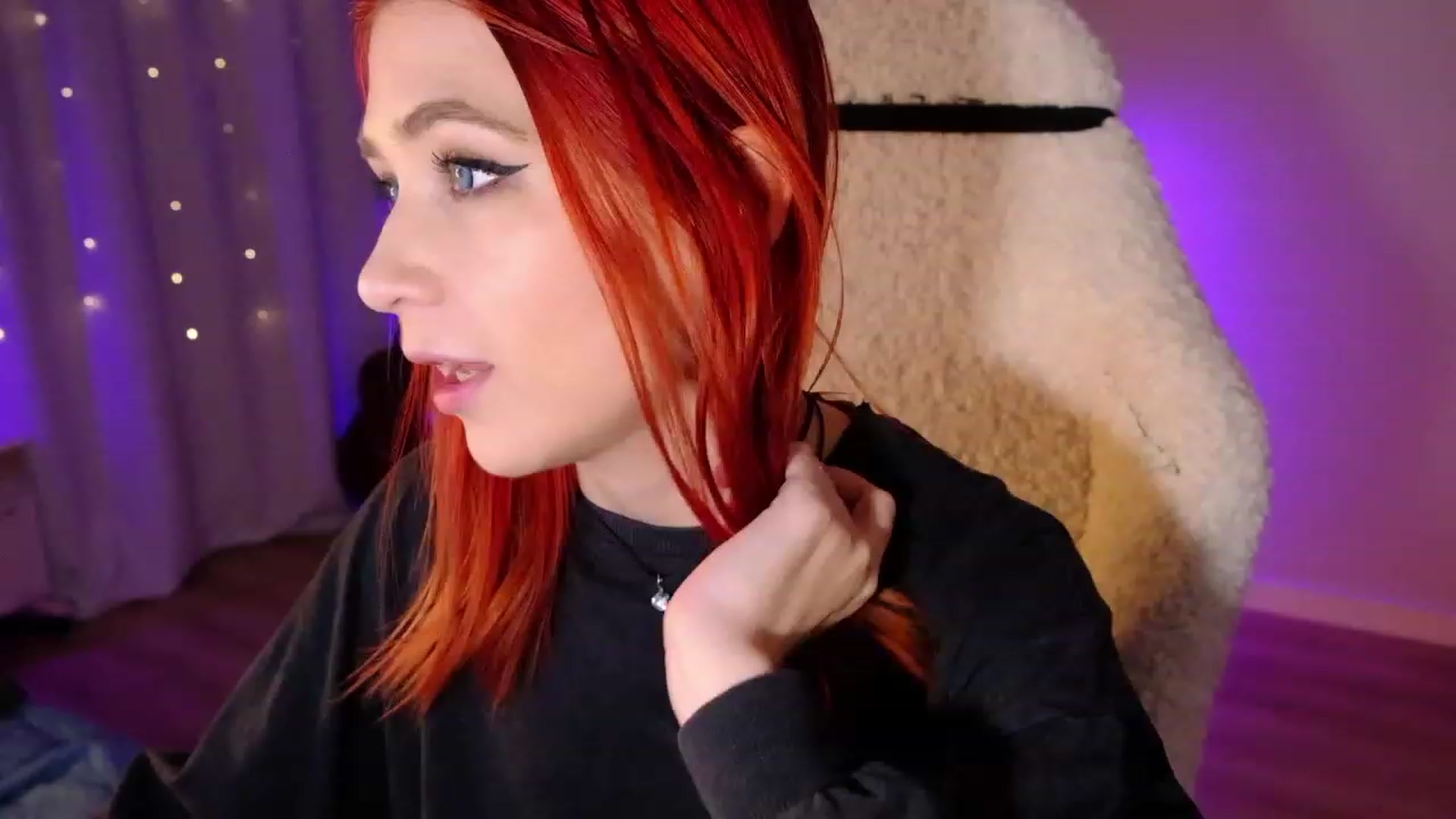Gallery image thumbnail from JulyRedFox's myfreecams stream on, 01/31/2023, 03:04 image 7 of 20