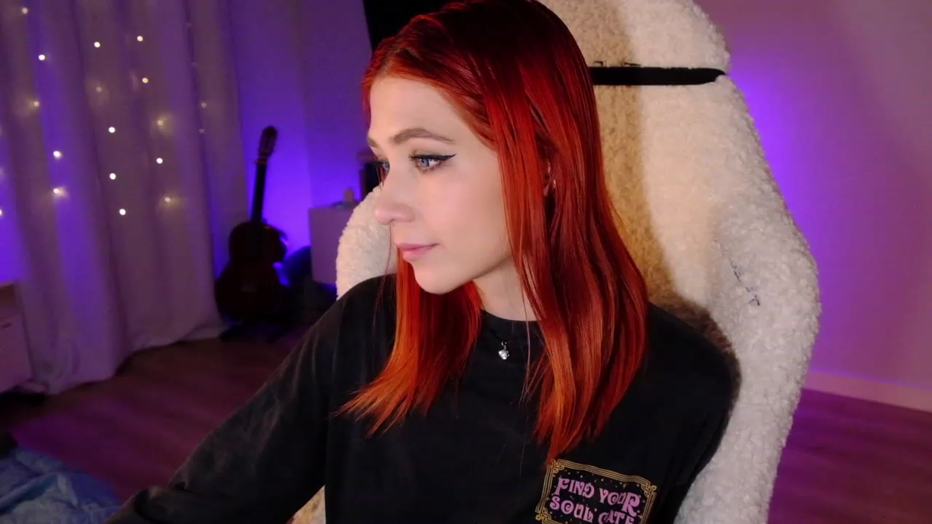 Gallery image thumbnail from JulyRedFox's myfreecams stream on, 01/31/2023, 03:04 image 14 of 20