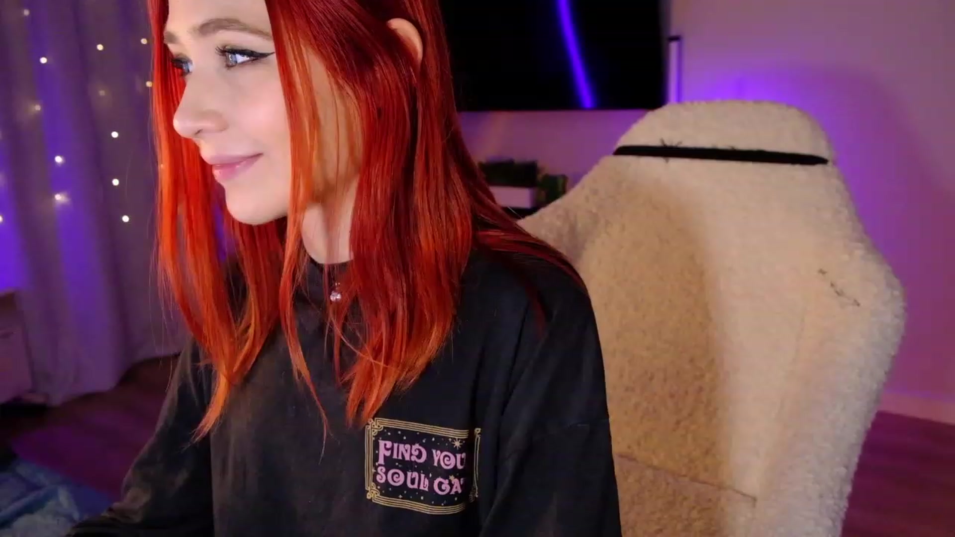 Gallery image thumbnail from JulyRedFox's myfreecams stream on, 01/31/2023, 03:04 image 4 of 20