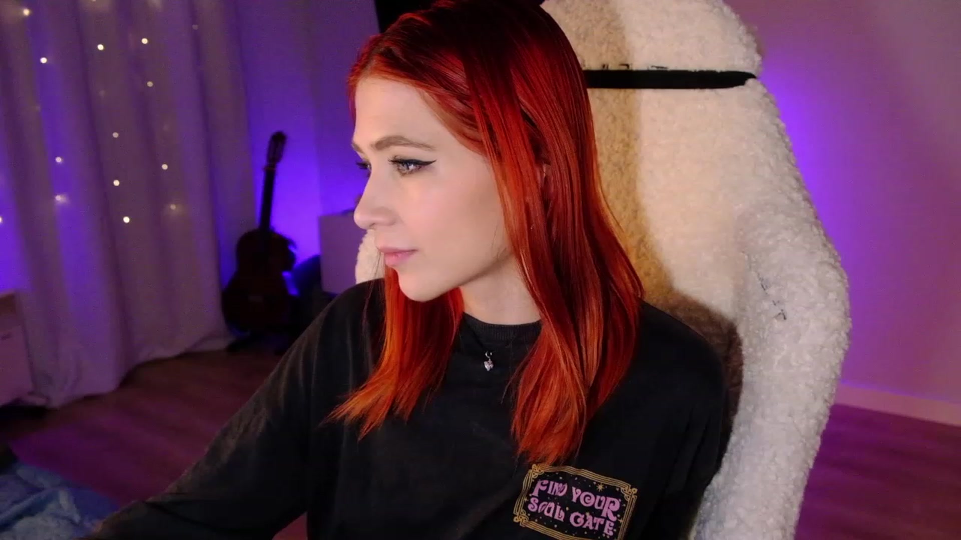 Gallery image thumbnail from JulyRedFox's myfreecams stream on, 01/31/2023, 03:04 image 11 of 20