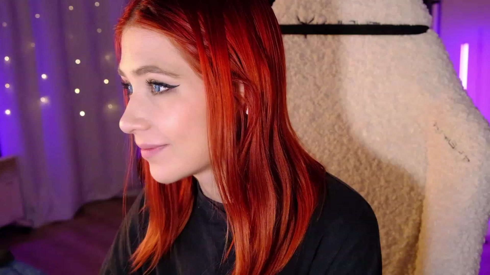 Gallery image thumbnail from JulyRedFox's myfreecams stream on, 01/31/2023, 03:04 image 18 of 20