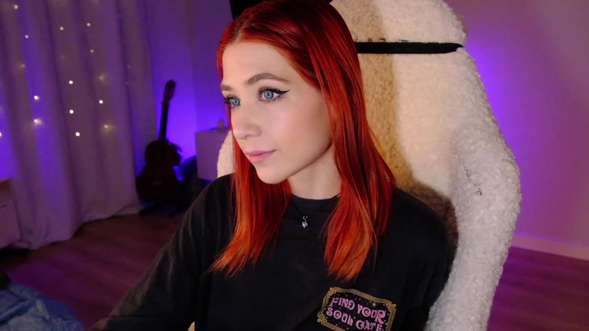 Gallery image thumbnail from JulyRedFox's myfreecams stream on, 01/31/2023, 03:04 image 13 of 20