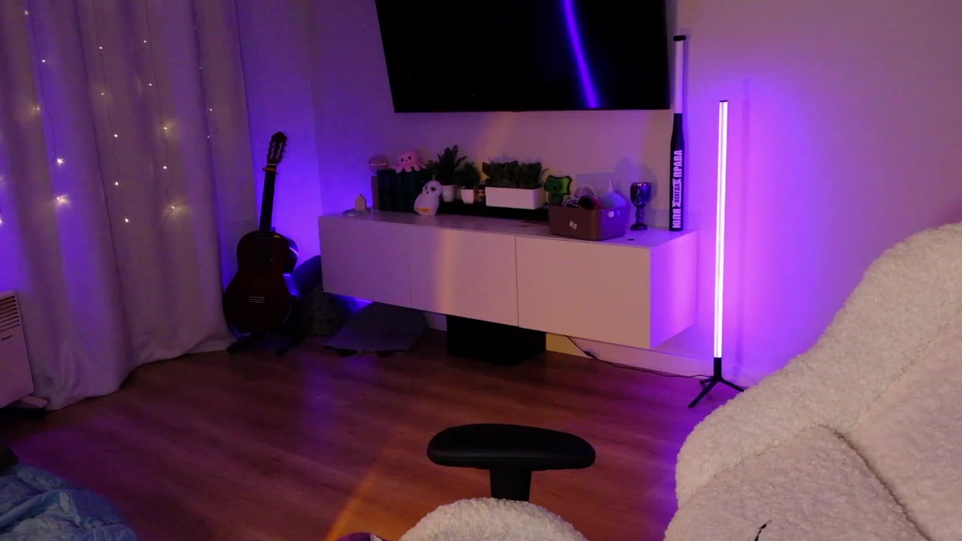 Gallery image thumbnail from JulyRedFox's myfreecams stream on, 01/31/2023, 03:04 image 6 of 20