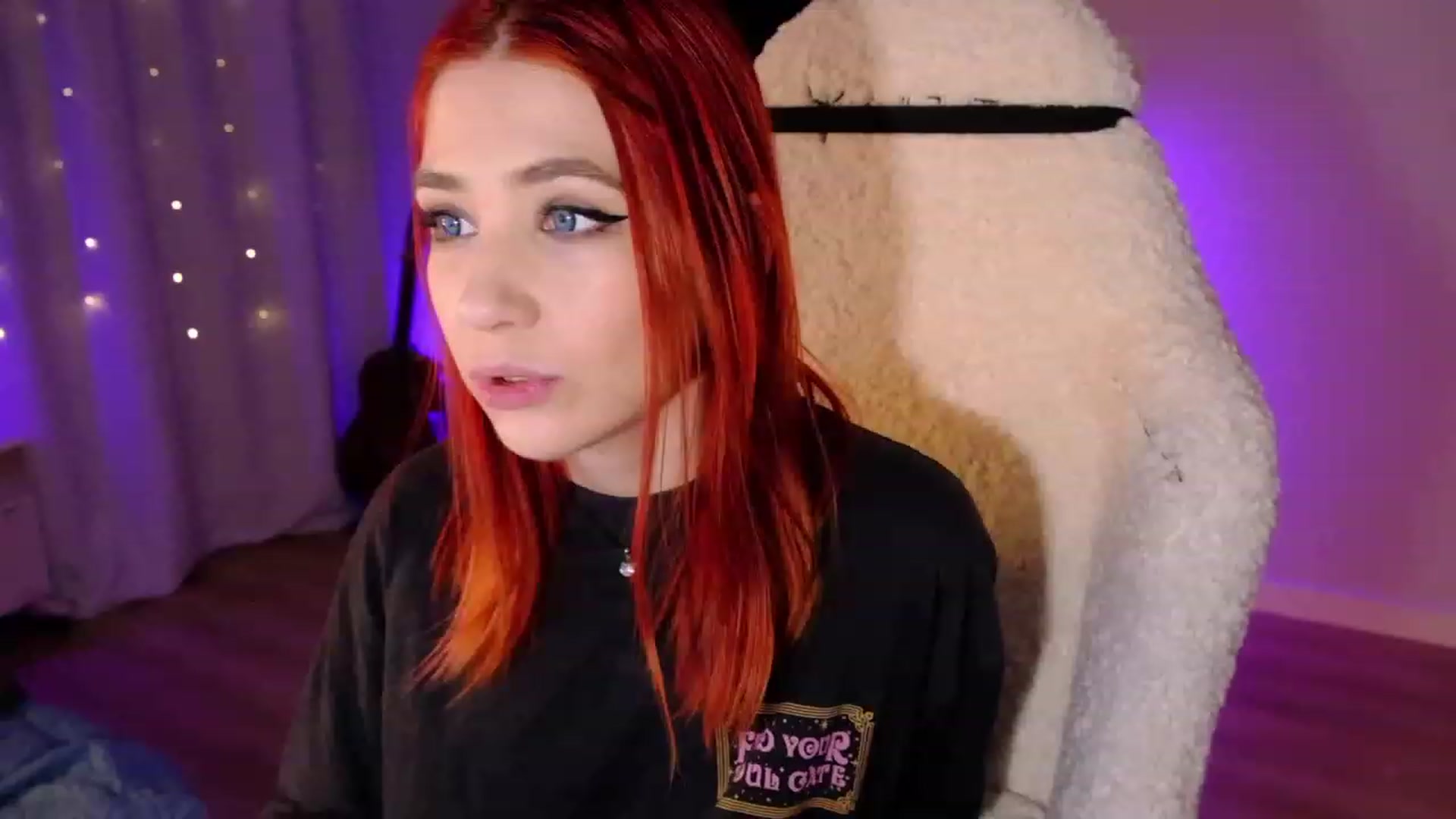 Gallery image thumbnail from JulyRedFox's myfreecams stream on, 01/31/2023, 03:04 image 10 of 20
