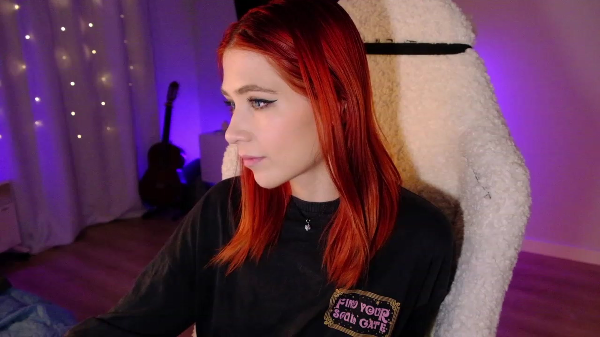 Gallery image thumbnail from JulyRedFox's myfreecams stream on, 01/31/2023, 03:04 image 12 of 20