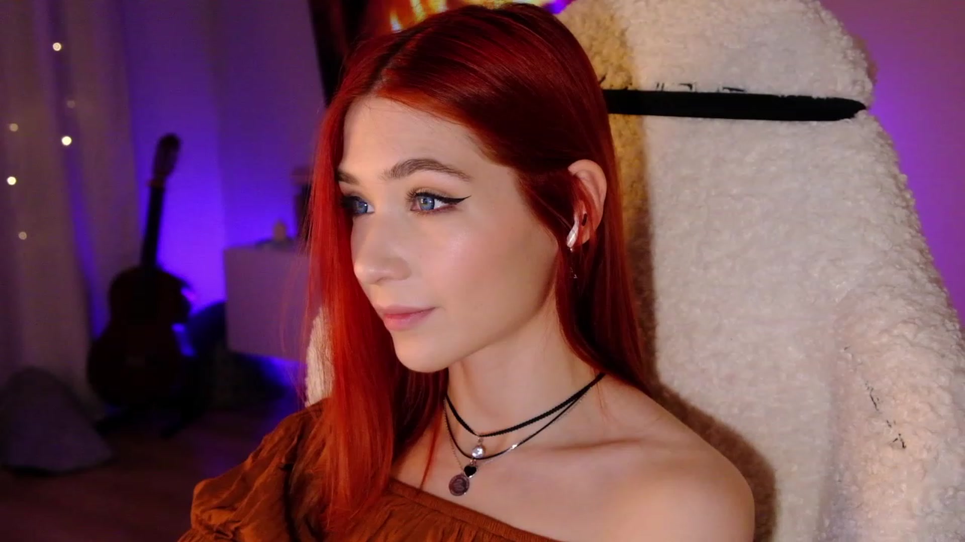 Gallery image thumbnail from JulyRedFox's myfreecams stream on, 02/01/2023, 01:04 image 16 of 20