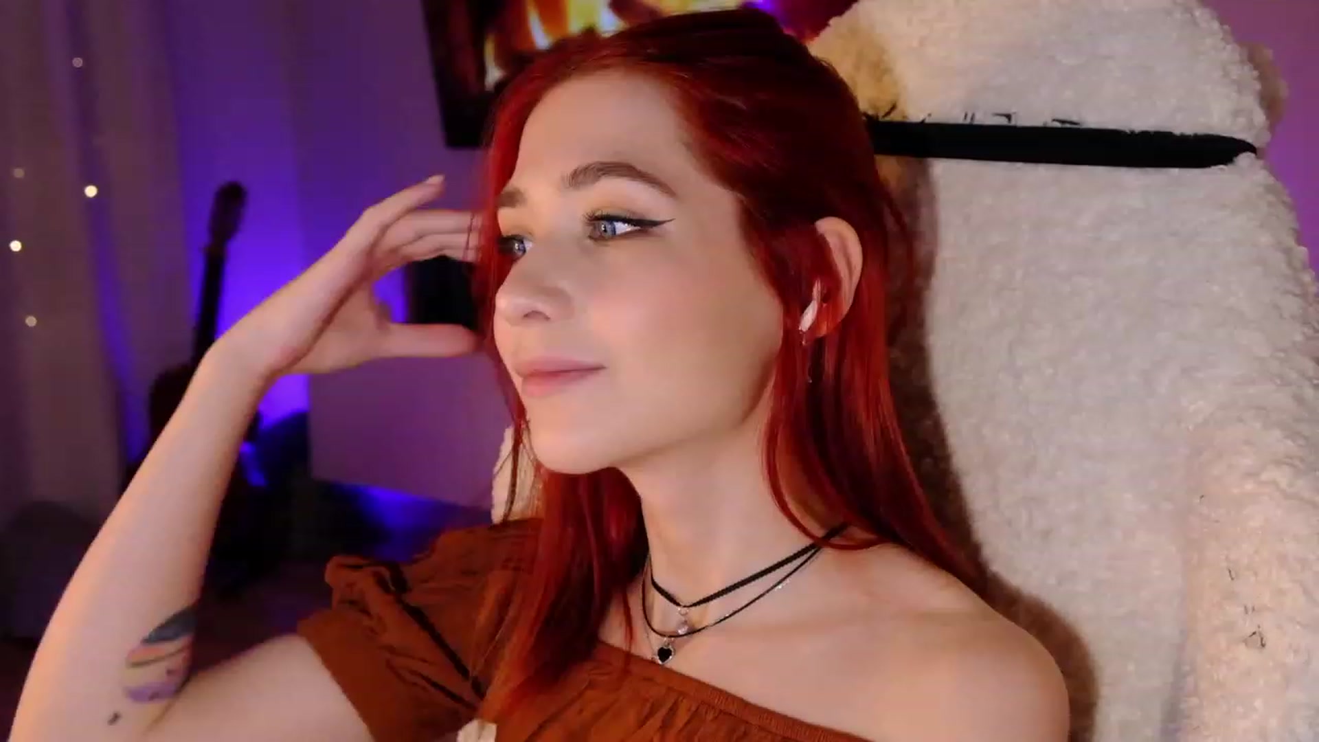 Gallery image thumbnail from JulyRedFox's myfreecams stream on, 02/01/2023, 01:04 image 19 of 20