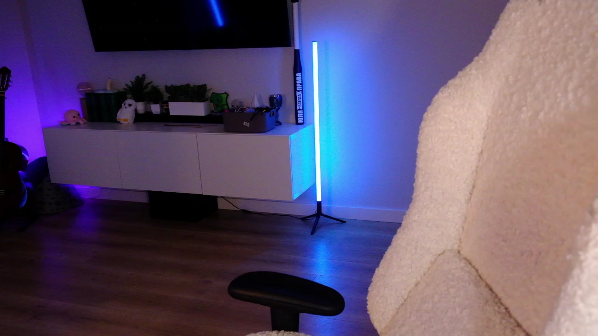 Gallery image thumbnail from JulyRedFox's myfreecams stream on, 02/05/2023, 02:45 image 11 of 20