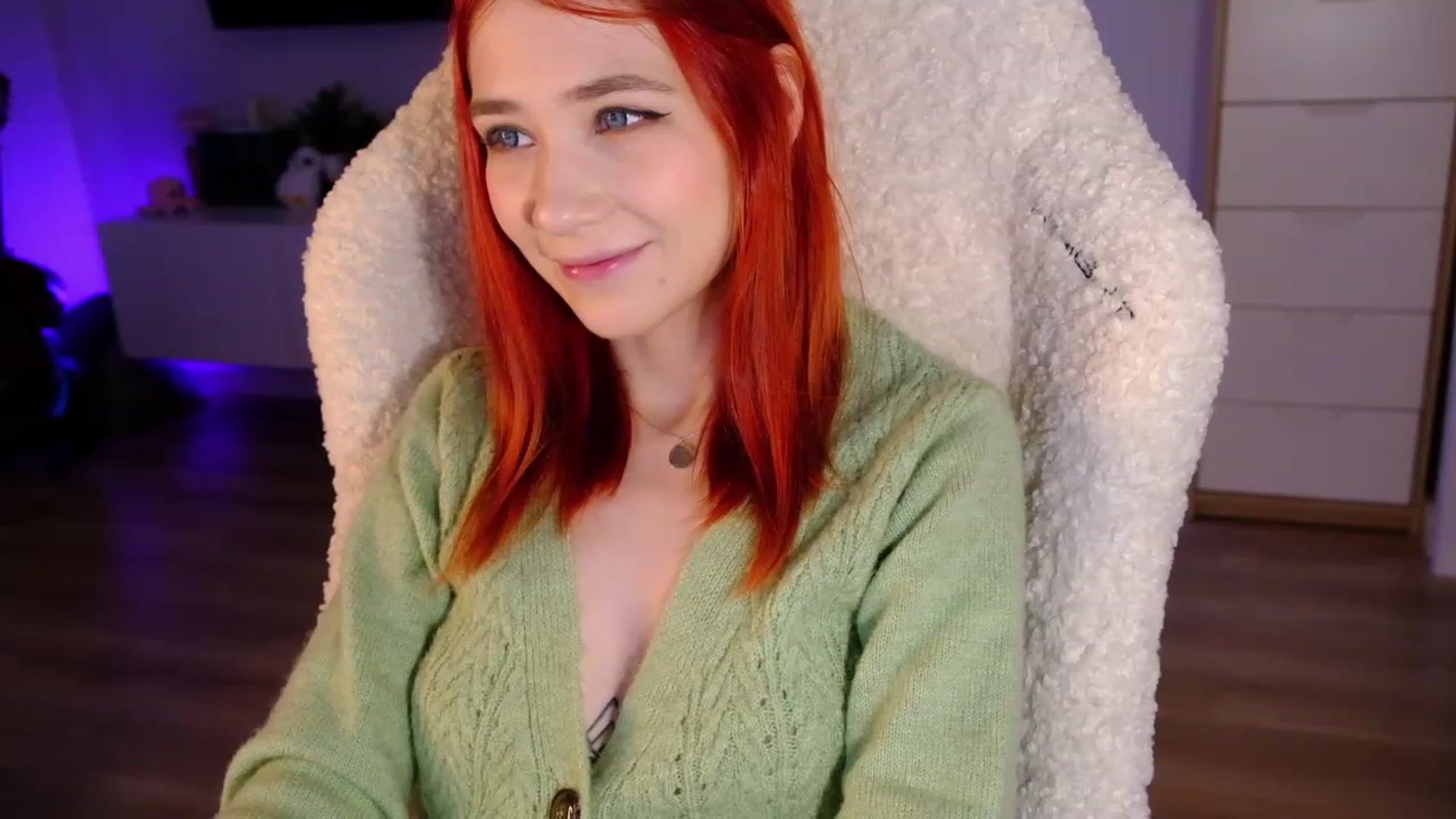 Gallery image thumbnail from JulyRedFox's myfreecams stream on, 02/05/2023, 02:45 image 10 of 20