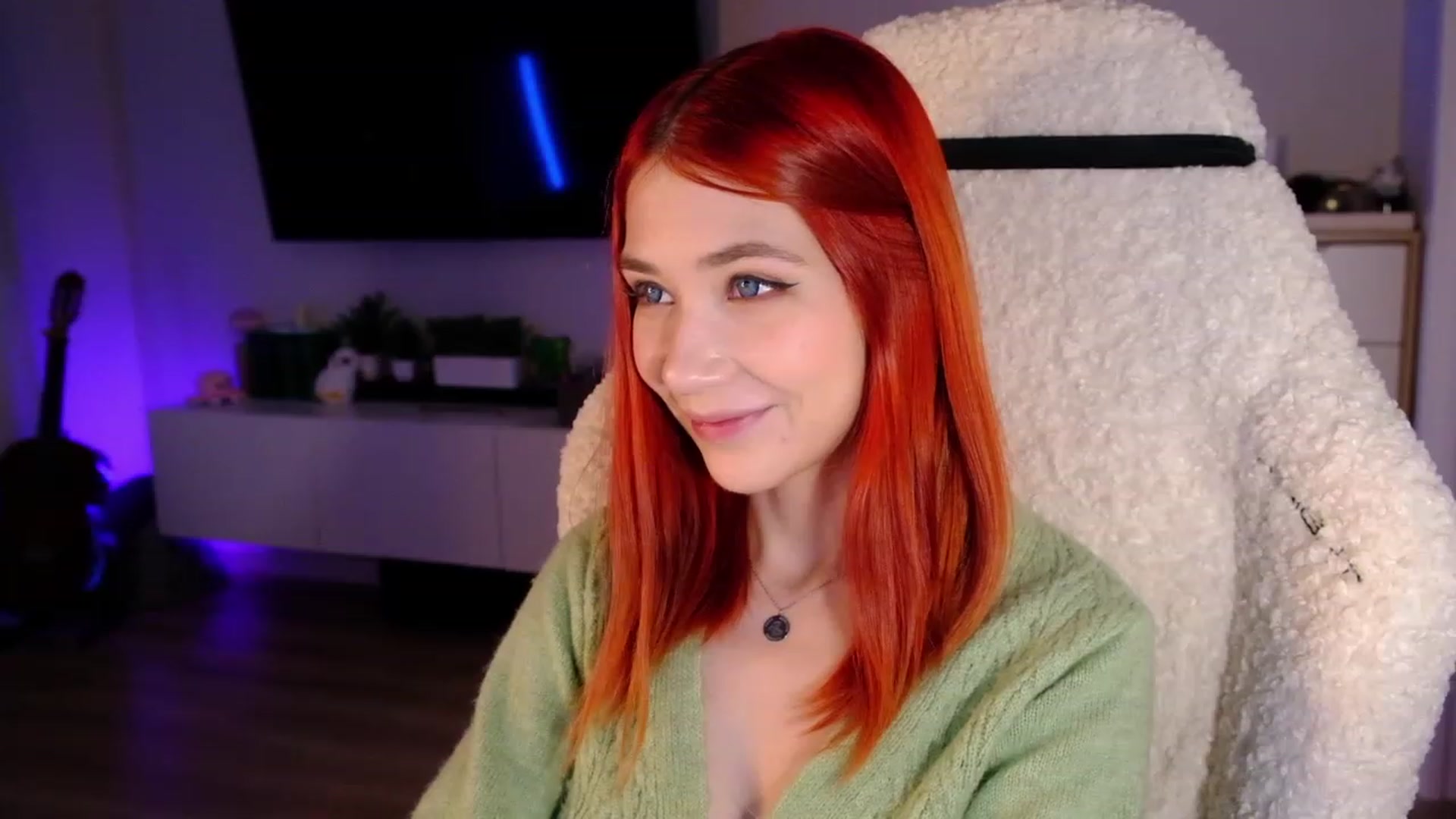 Gallery image thumbnail from JulyRedFox's myfreecams stream on, 02/05/2023, 02:45 image 17 of 20