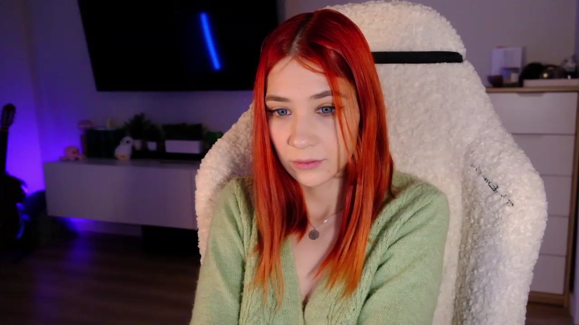 Gallery image thumbnail from JulyRedFox's myfreecams stream on, 02/05/2023, 02:45 image 14 of 20