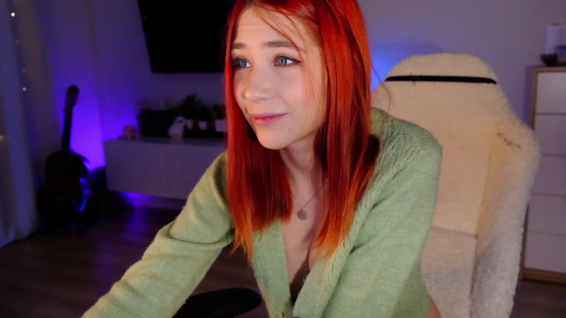 Gallery image thumbnail from JulyRedFox's myfreecams stream on, 02/05/2023, 02:45 image 2 of 20