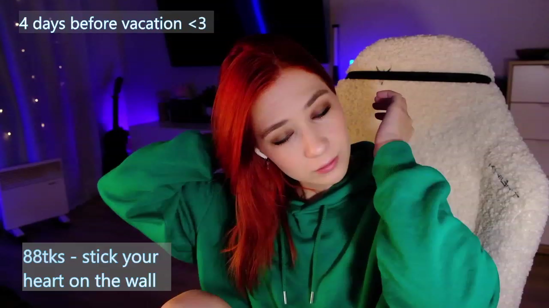 Gallery image thumbnail from JulyRedFox's myfreecams stream on, 02/11/2023, 24:14 image 2 of 20
