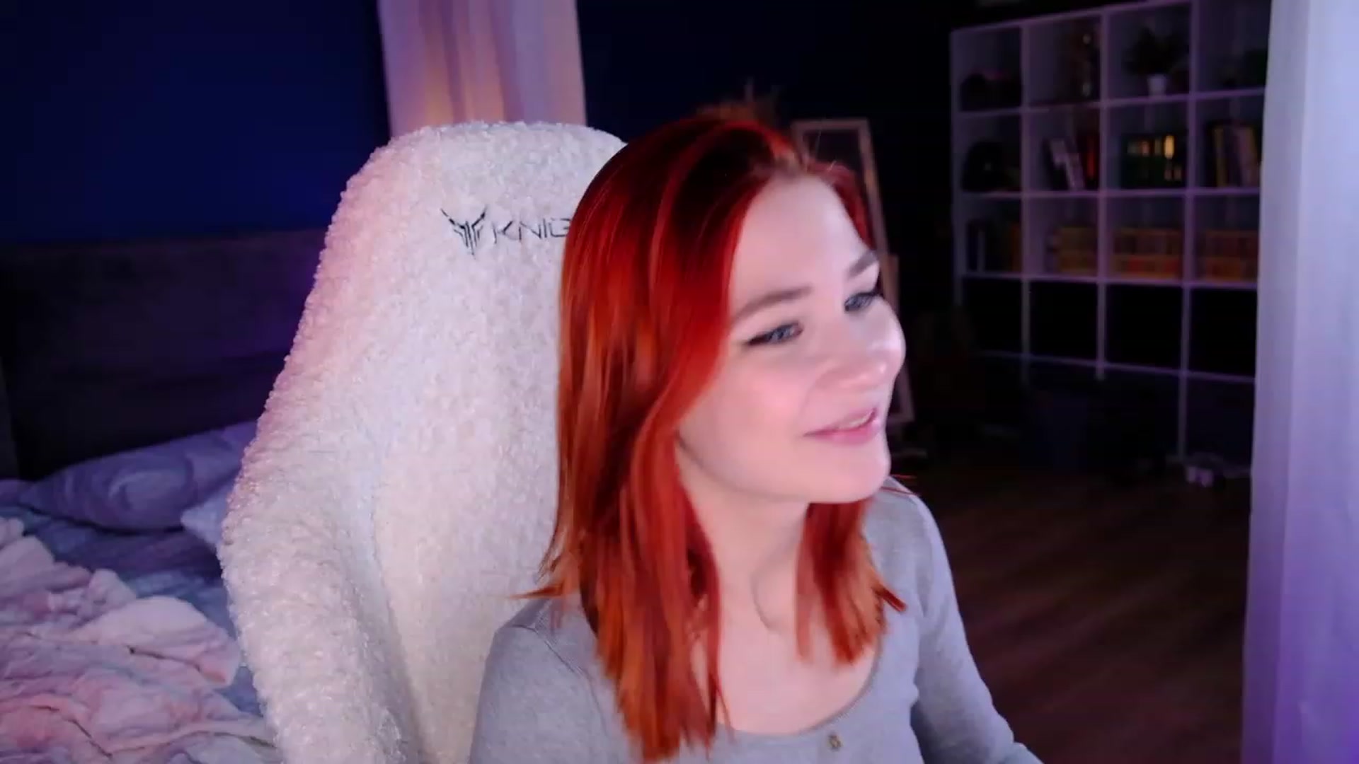 Gallery image thumbnail from JulyRedFox's myfreecams stream on, 03/11/2023, 02:00 image 4 of 20