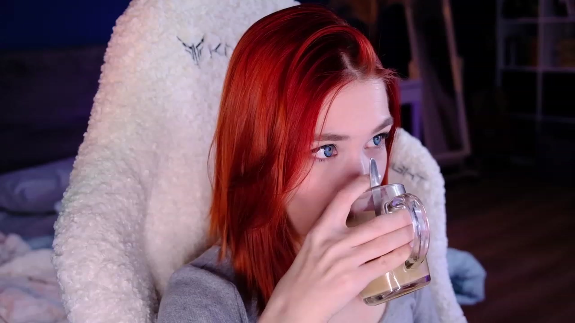 Gallery image thumbnail from JulyRedFox's myfreecams stream on, 03/11/2023, 02:00 image 1 of 20