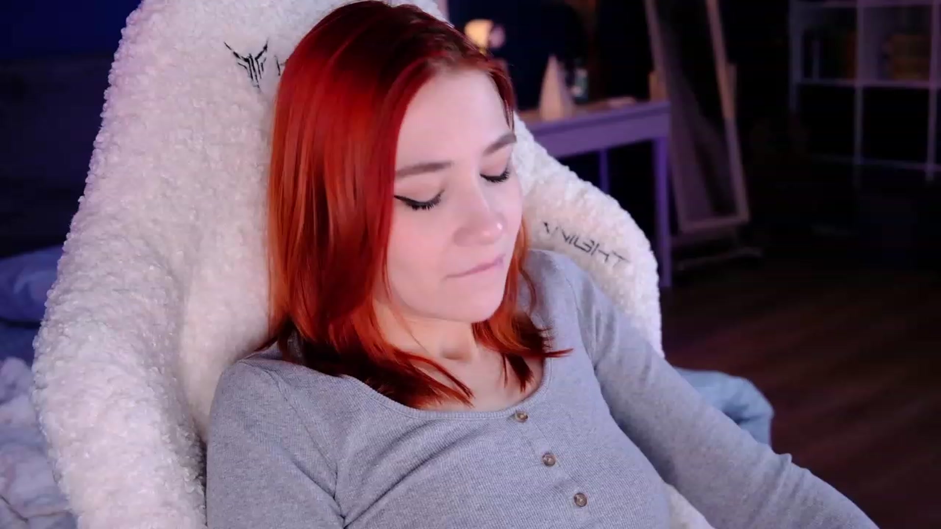 Gallery image thumbnail from JulyRedFox's myfreecams stream on, 03/11/2023, 02:00 image 10 of 20