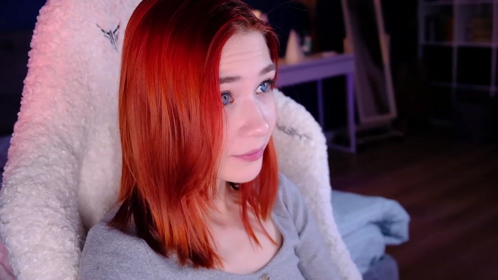 Gallery image thumbnail from JulyRedFox's myfreecams stream on, 03/11/2023, 02:00 image 9 of 20