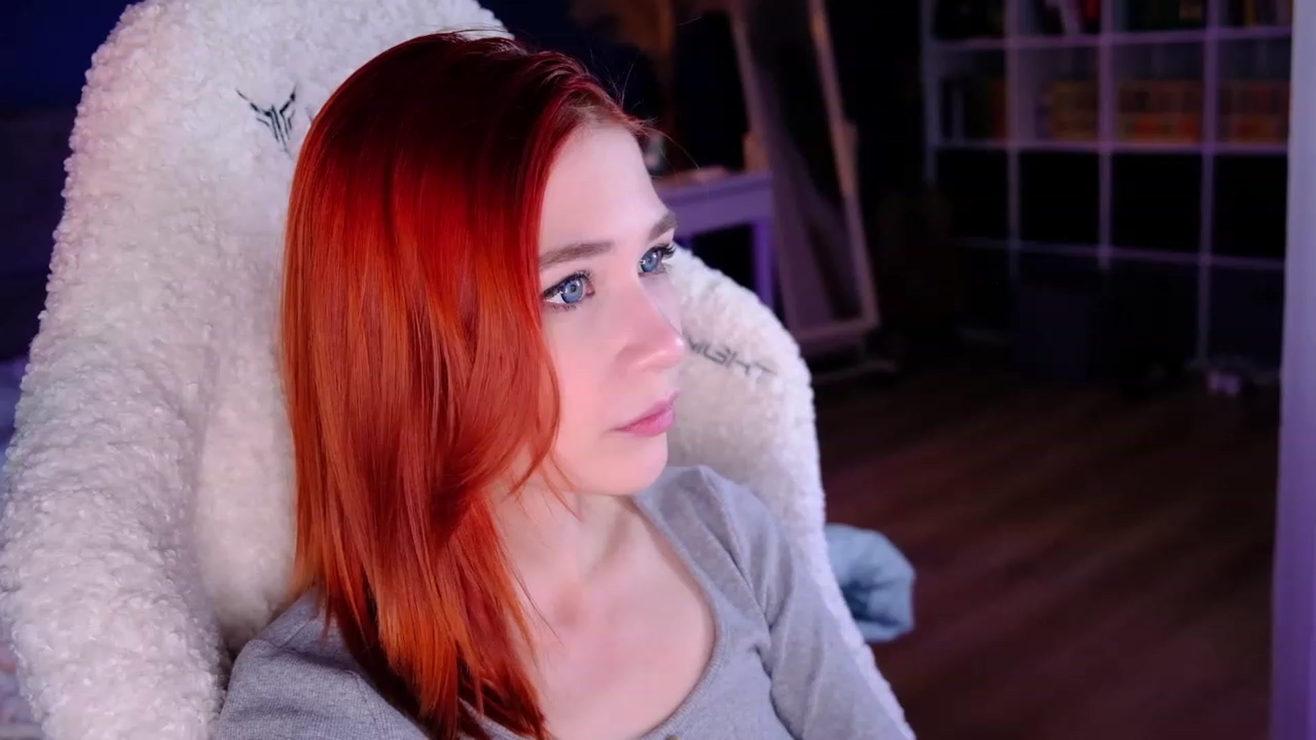 Gallery image thumbnail from JulyRedFox's myfreecams stream on, 03/11/2023, 02:00 image 6 of 20