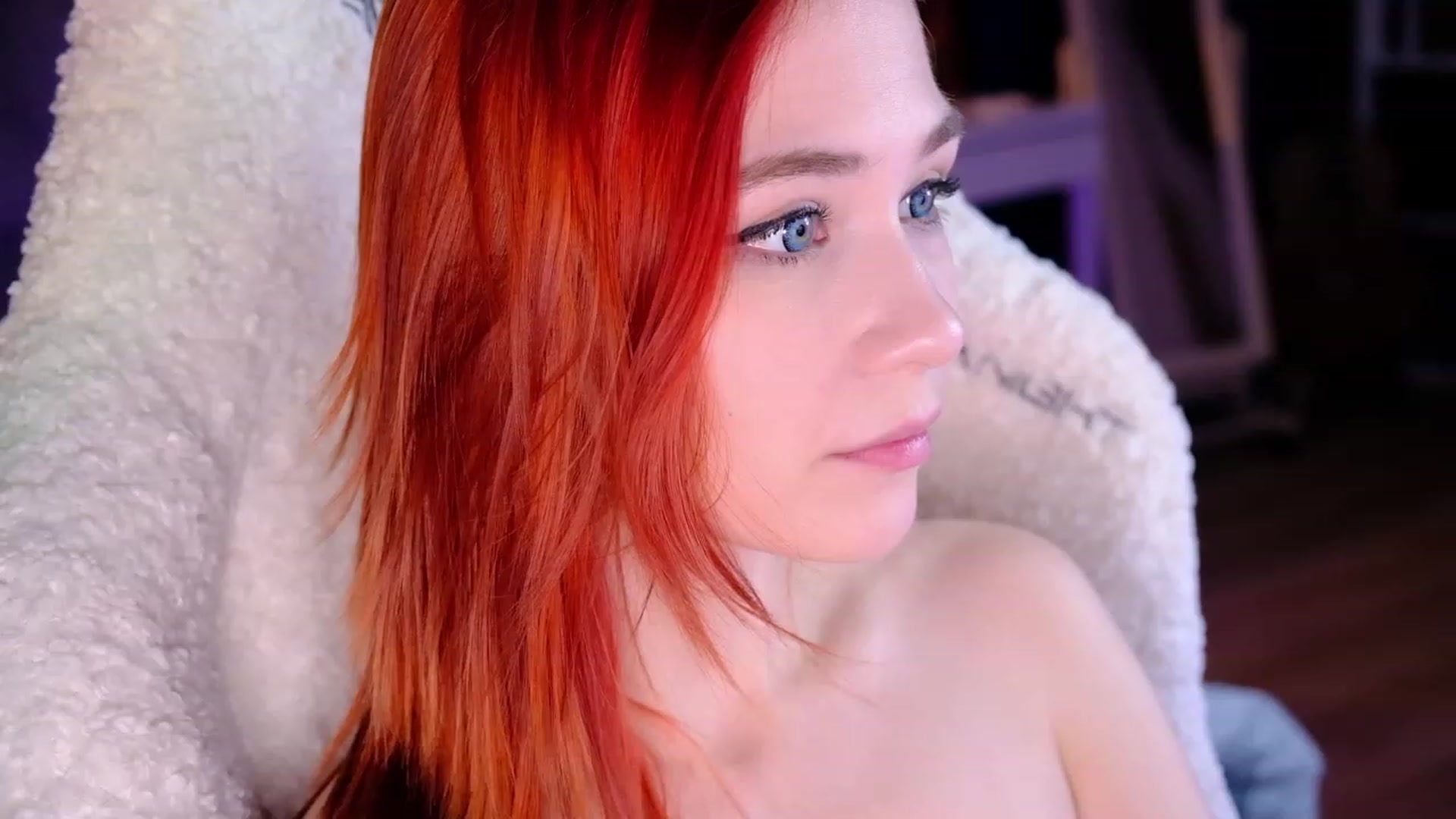 Gallery image thumbnail from JulyRedFox's myfreecams stream on, 03/11/2023, 02:00 image 14 of 20