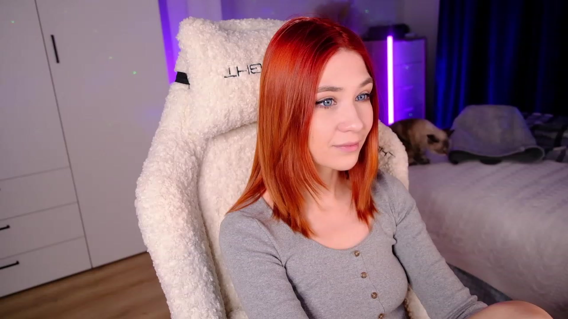 Gallery image thumbnail from JulyRedFox's myfreecams stream on, 03/29/2023, 02:49 image 11 of 20