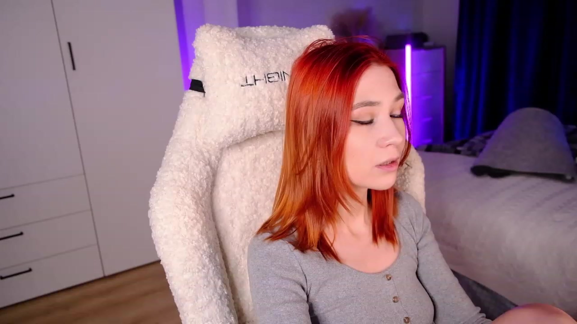 Gallery image thumbnail from JulyRedFox's myfreecams stream on, 03/29/2023, 02:49 image 10 of 20