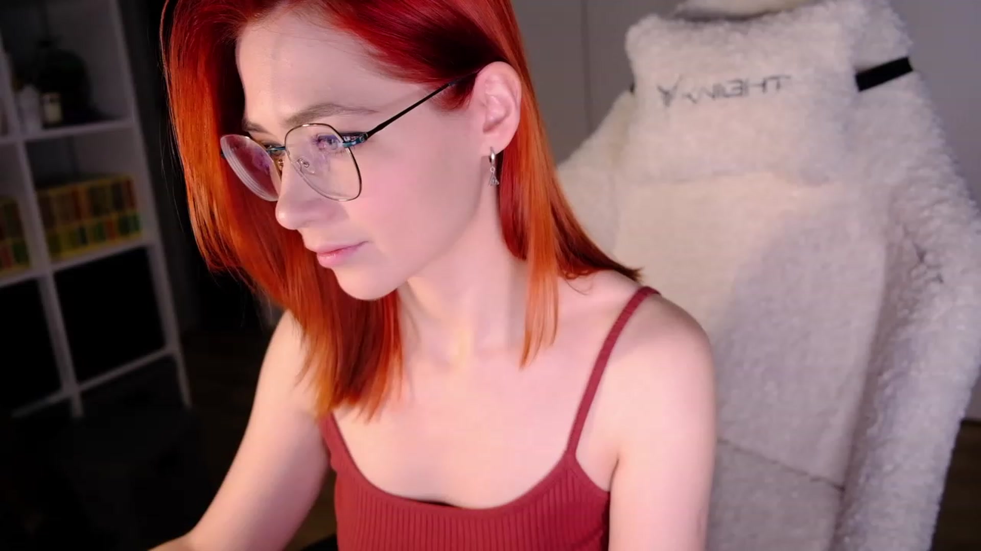 Gallery image thumbnail from JulyRedFox's myfreecams stream on, 04/06/2023, 02:57 image 9 of 20