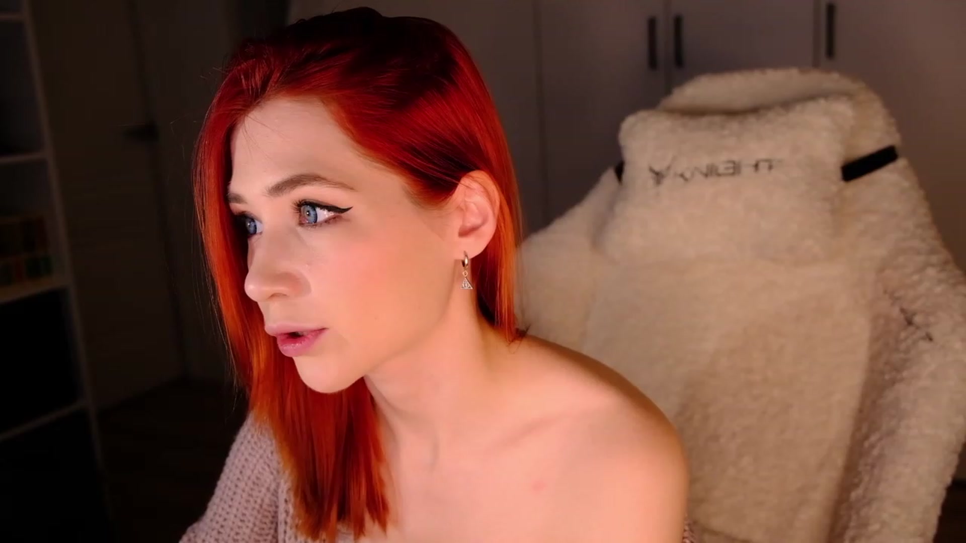 Gallery image thumbnail from JulyRedFox's myfreecams stream on, 04/10/2023, 24:09 image 3 of 20