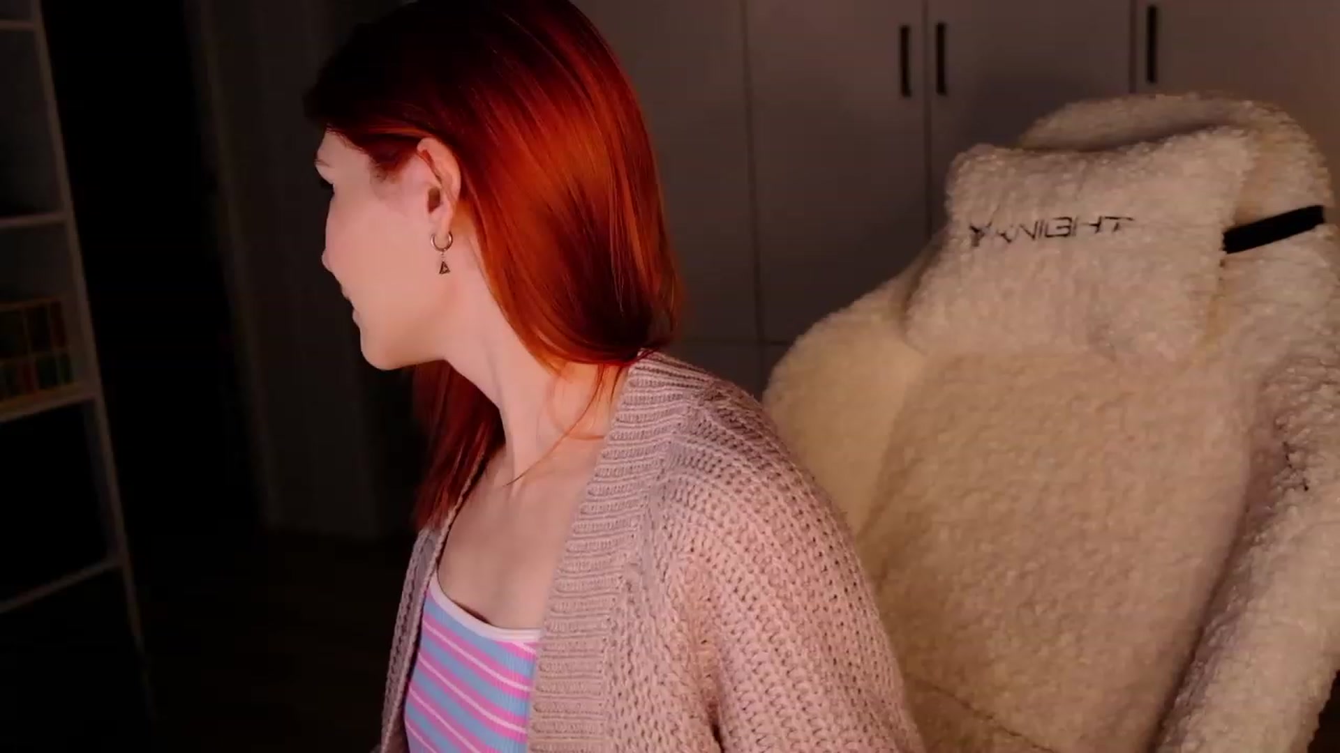 Gallery image thumbnail from JulyRedFox's myfreecams stream on, 04/10/2023, 24:09 image 8 of 20