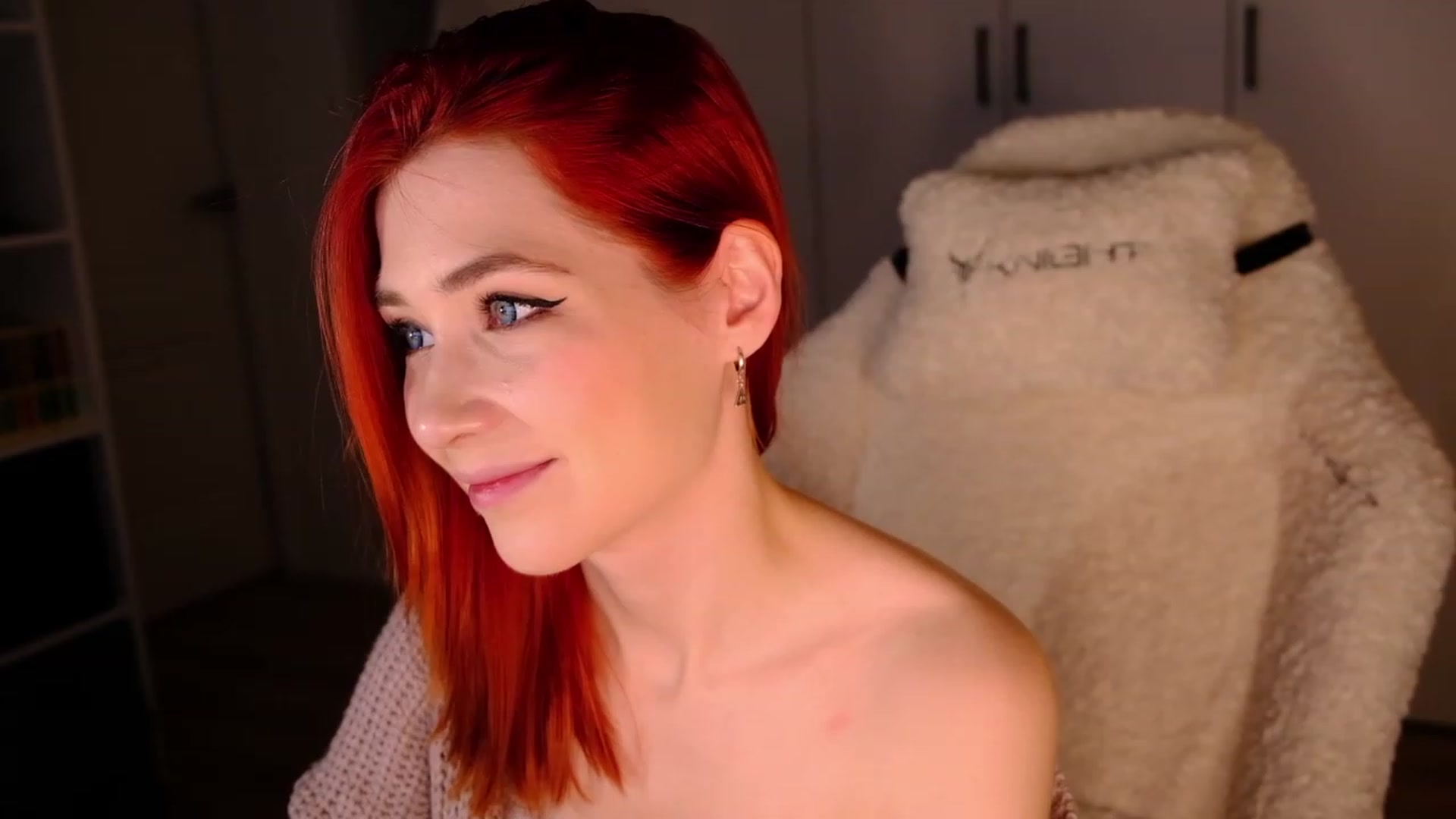 Gallery image thumbnail from JulyRedFox's myfreecams stream on, 04/10/2023, 24:09 image 2 of 20