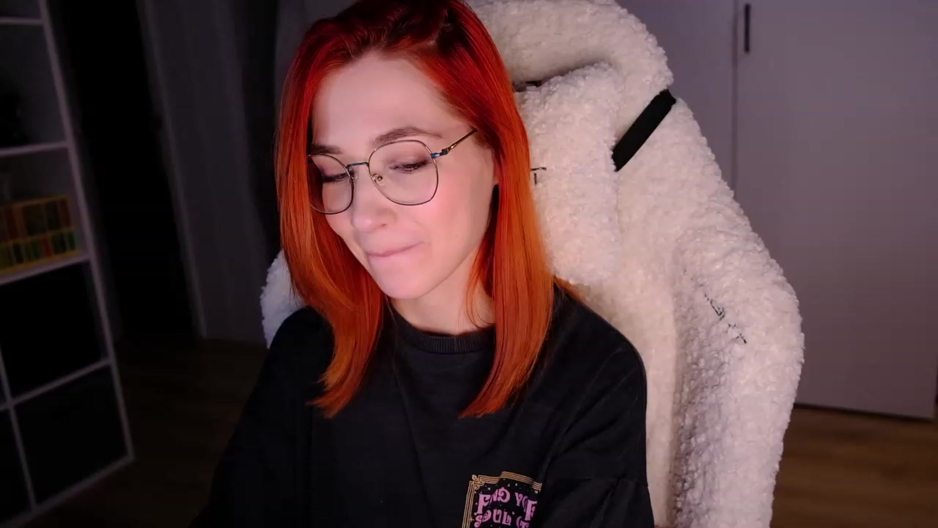 Gallery image thumbnail from JulyRedFox's myfreecams stream on, 04/16/2023, 01:51 image 13 of 20
