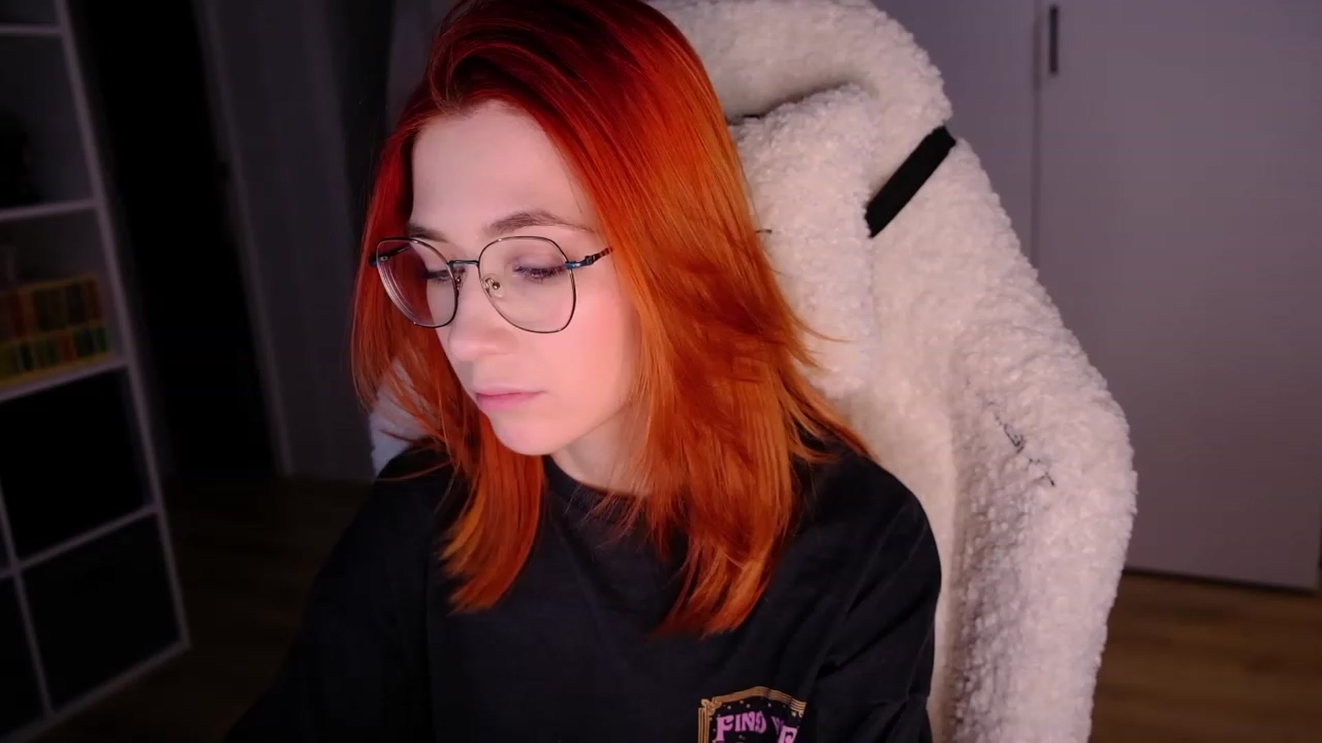 Gallery image thumbnail from JulyRedFox's myfreecams stream on, 04/16/2023, 01:51 image 14 of 20