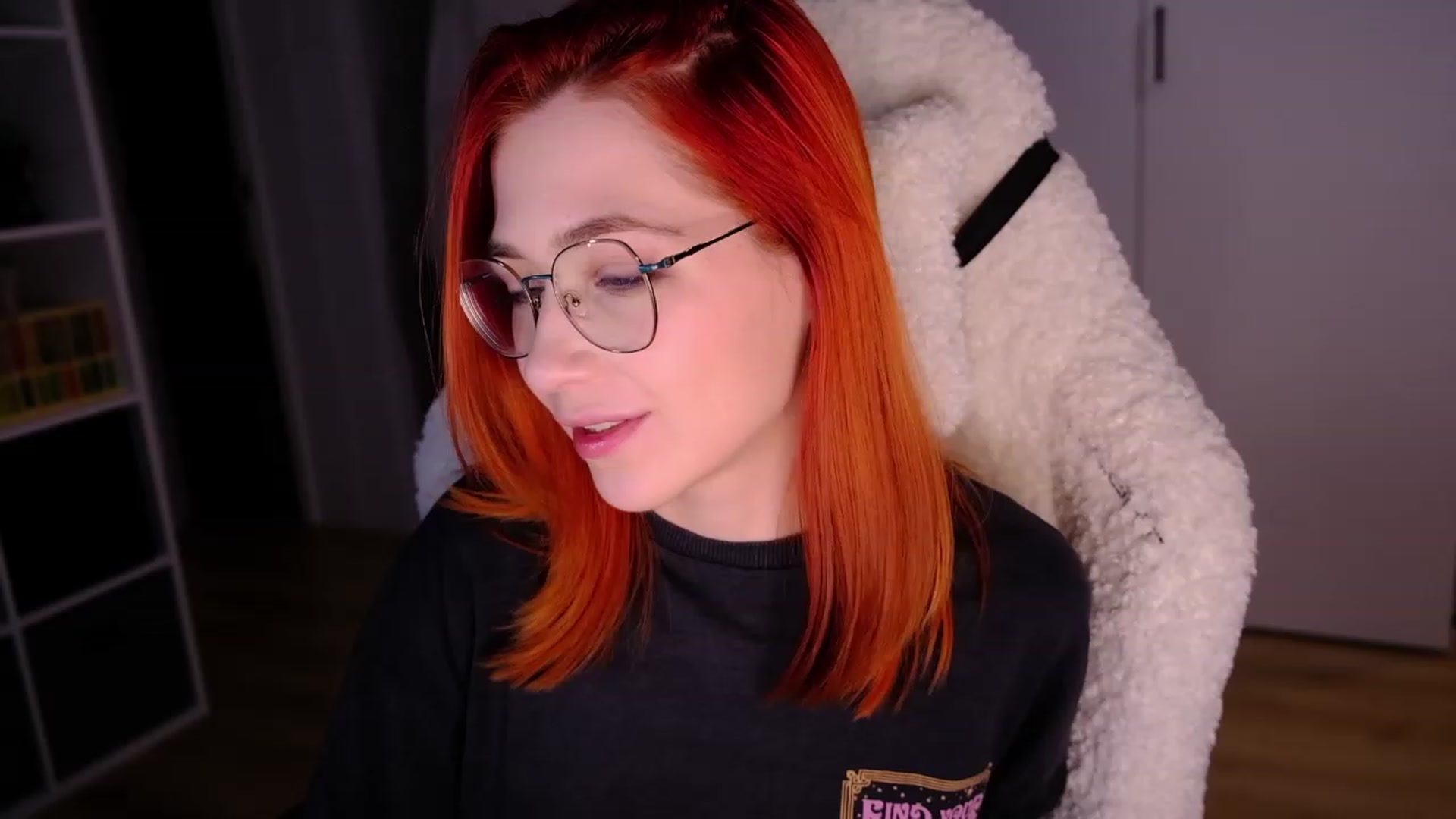 Gallery image thumbnail from JulyRedFox's myfreecams stream on, 04/16/2023, 01:51 image 11 of 20