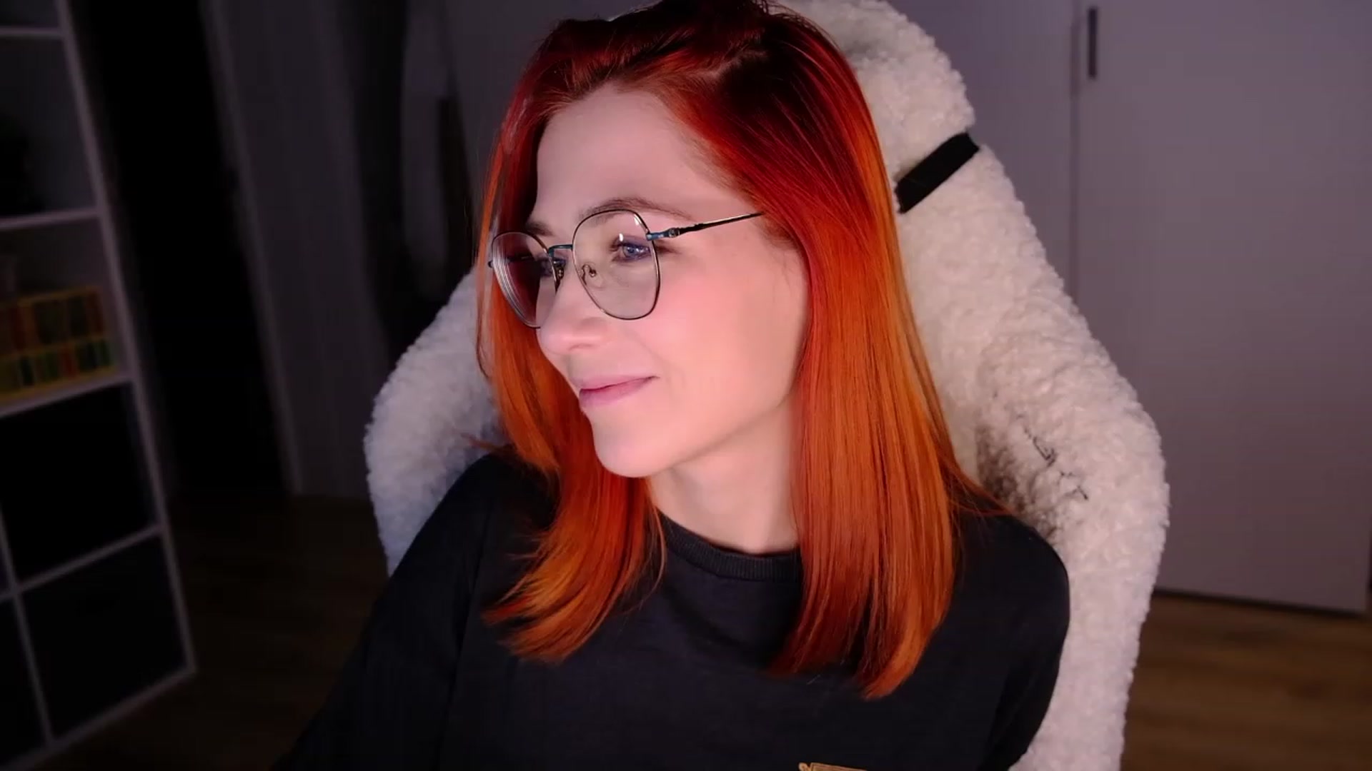 Gallery image thumbnail from JulyRedFox's myfreecams stream on, 04/16/2023, 01:51 image 10 of 20
