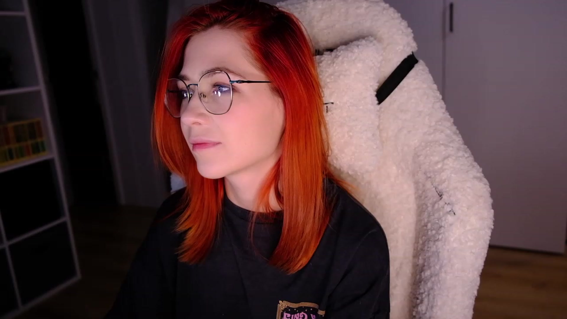 Gallery image thumbnail from JulyRedFox's myfreecams stream on, 04/16/2023, 01:51 image 19 of 20