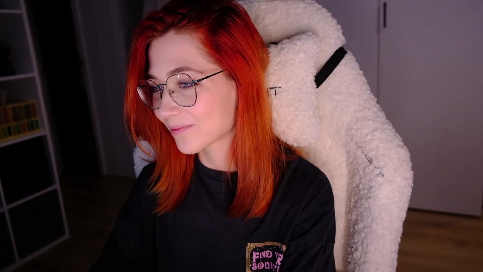 Gallery image thumbnail from JulyRedFox's myfreecams stream on, 04/16/2023, 01:51 image 17 of 20