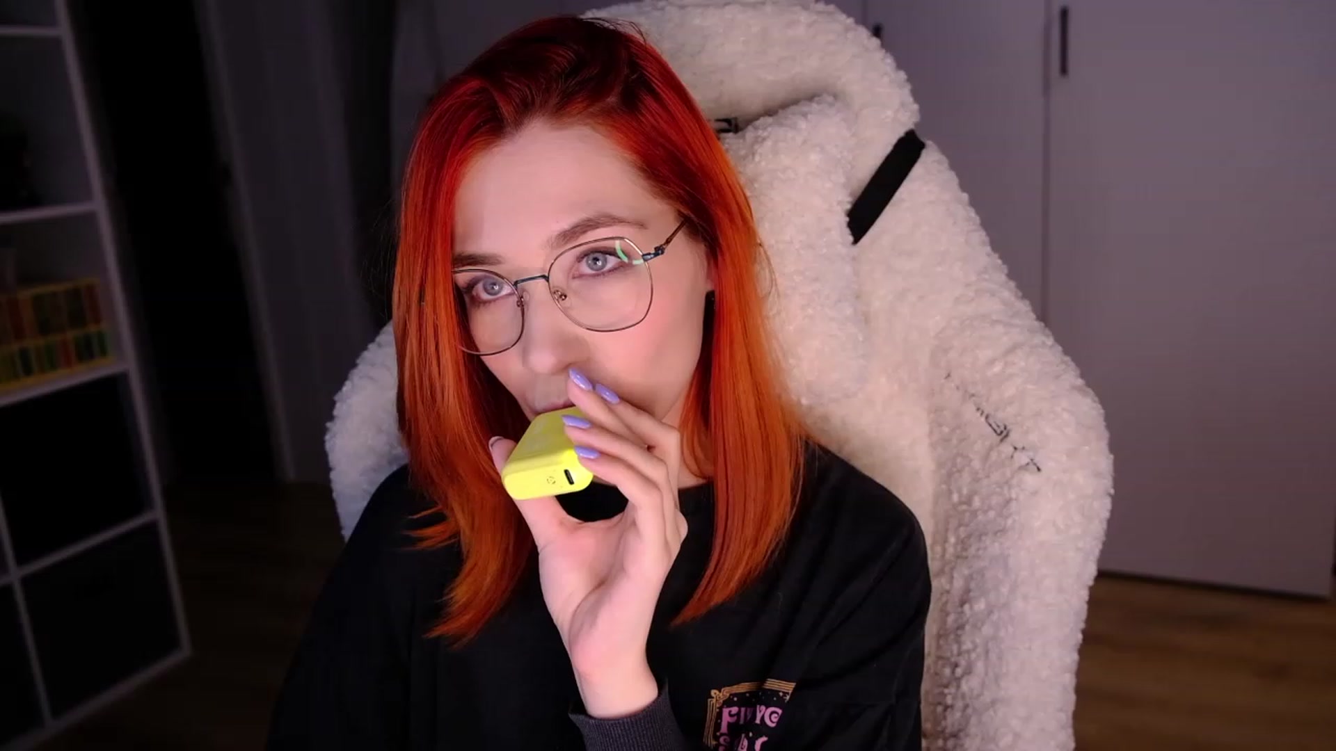 Gallery image thumbnail from JulyRedFox's myfreecams stream on, 04/16/2023, 01:51 image 12 of 20