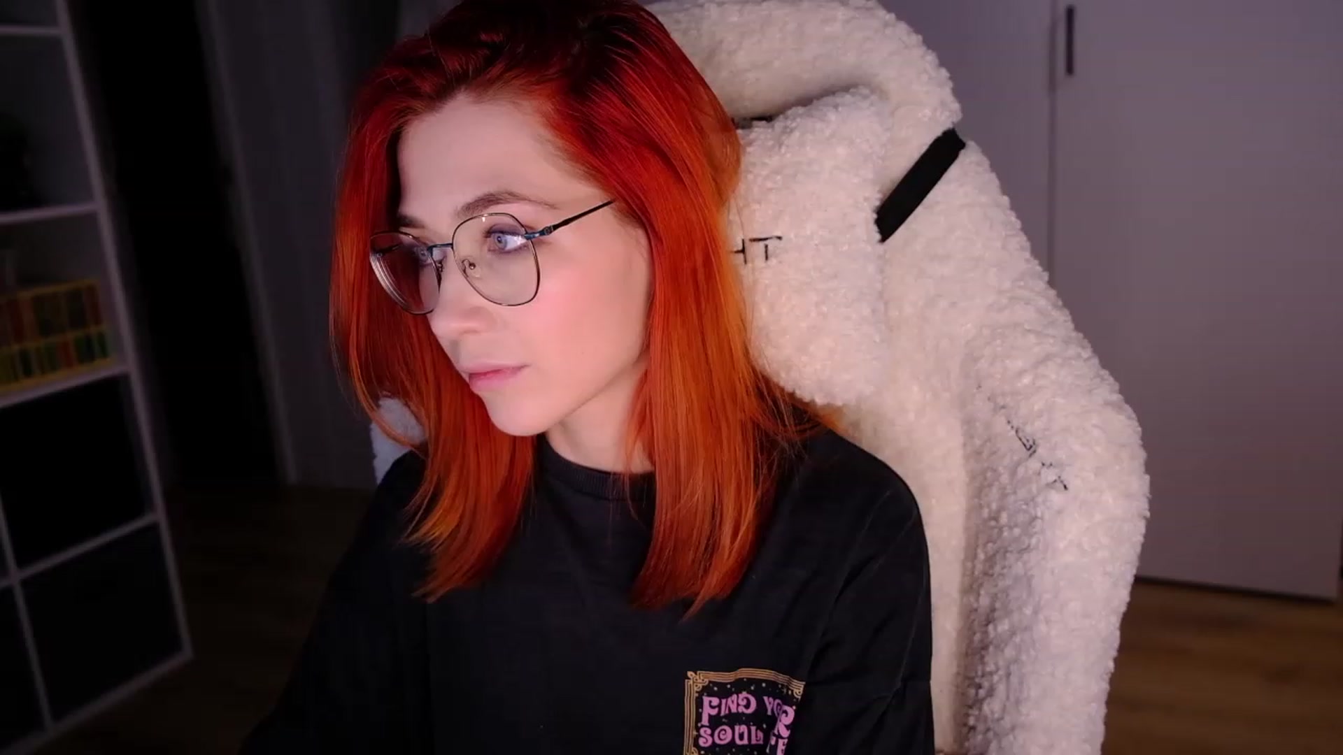 Gallery image thumbnail from JulyRedFox's myfreecams stream on, 04/16/2023, 01:51 image 16 of 20