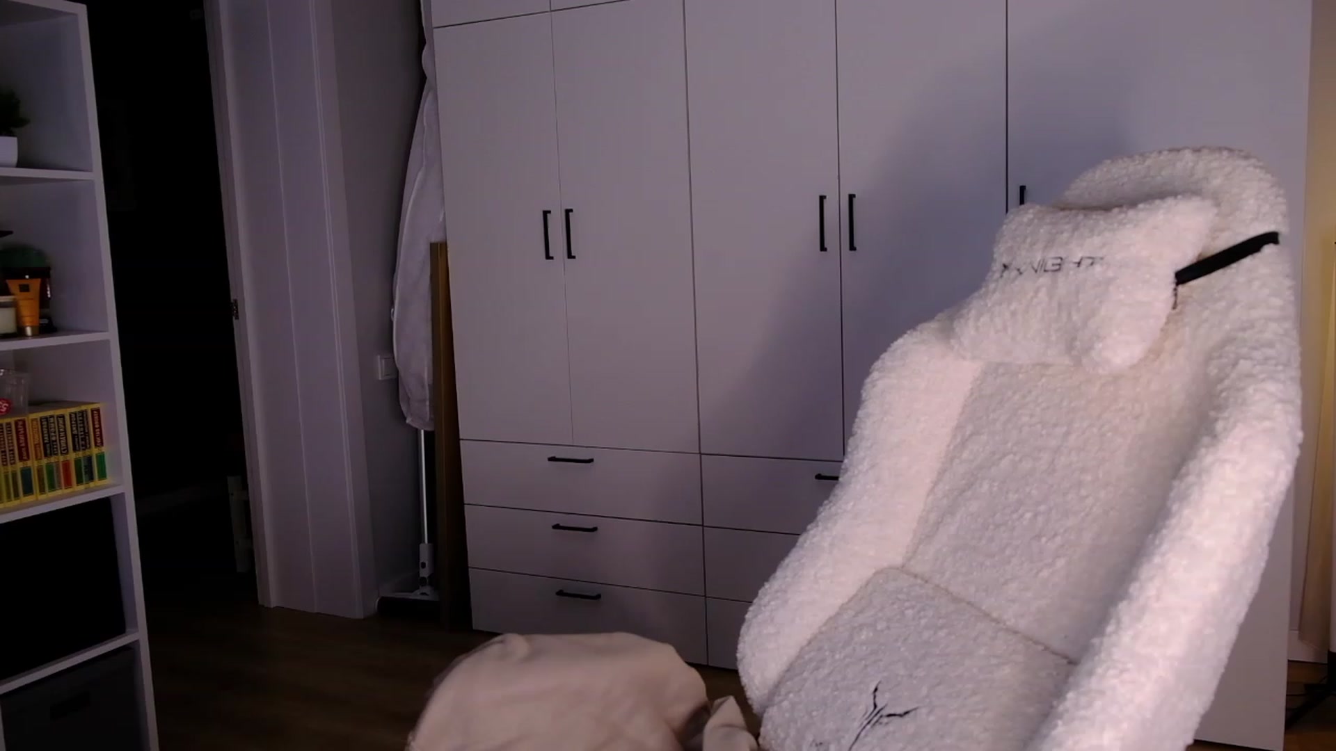 Gallery image thumbnail from JulyRedFox's myfreecams stream on, 04/19/2023, 02:05 image 5 of 20