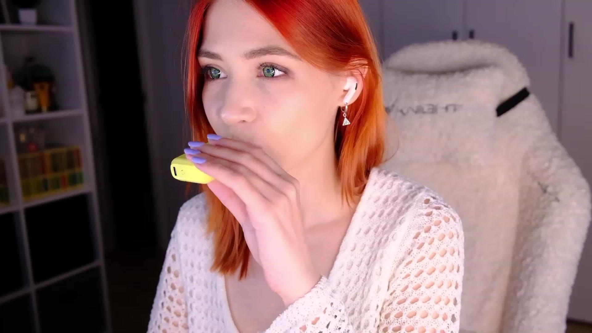 Gallery image thumbnail from JulyRedFox's myfreecams stream on, 04/19/2023, 02:05 image 16 of 20