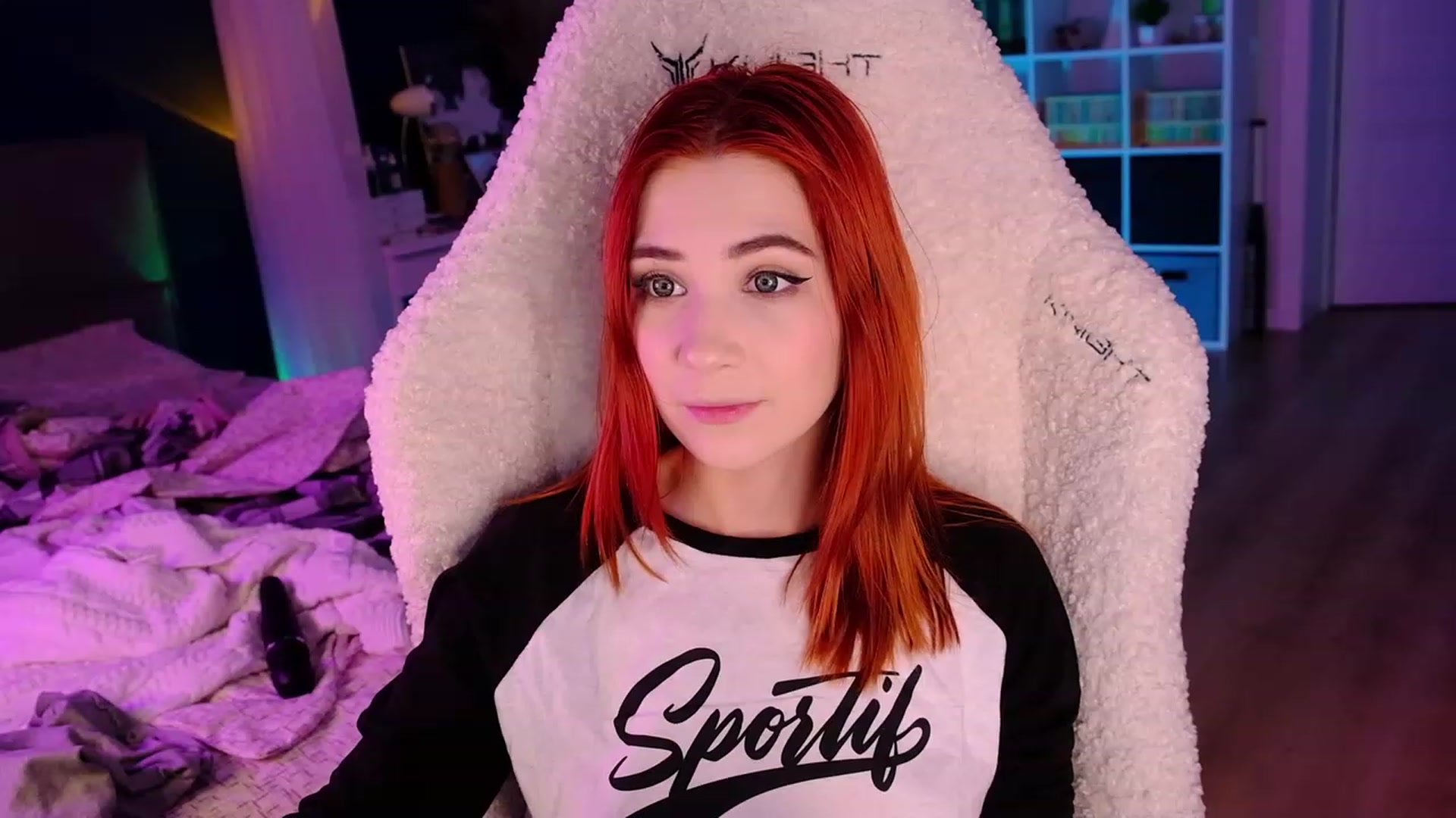 Gallery image thumbnail from JulyRedFox's myfreecams stream on, 06/01/2023, 24:04 image 10 of 20