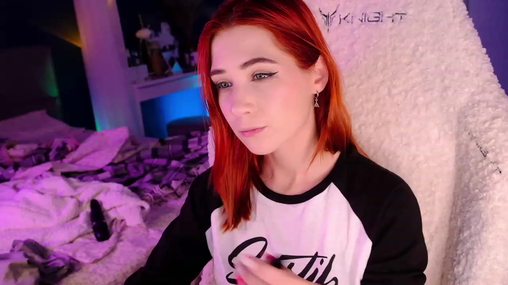 Gallery image thumbnail from JulyRedFox's myfreecams stream on, 06/01/2023, 24:04 image 17 of 20