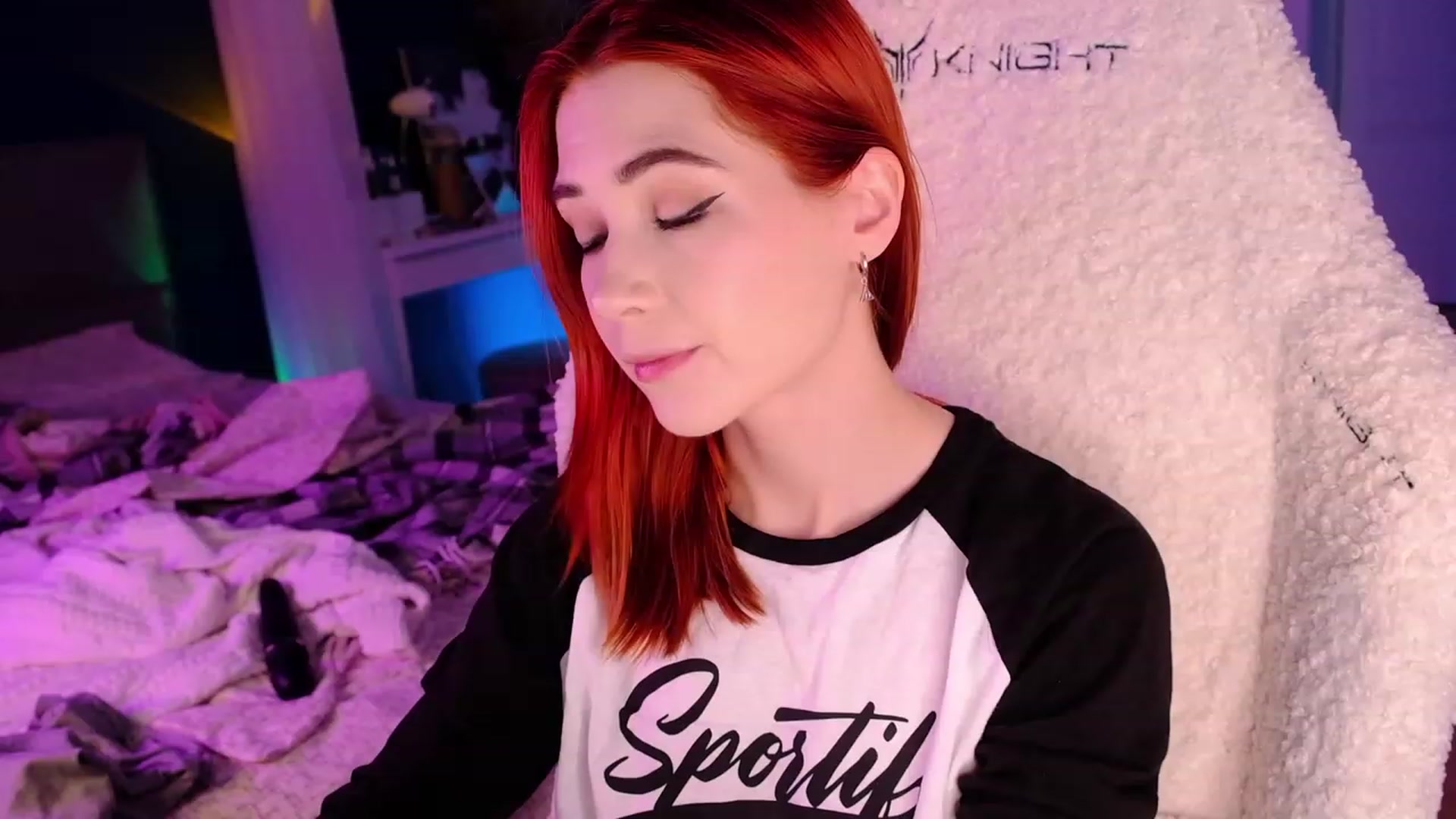 Gallery image thumbnail from JulyRedFox's myfreecams stream on, 06/01/2023, 24:04 image 11 of 20