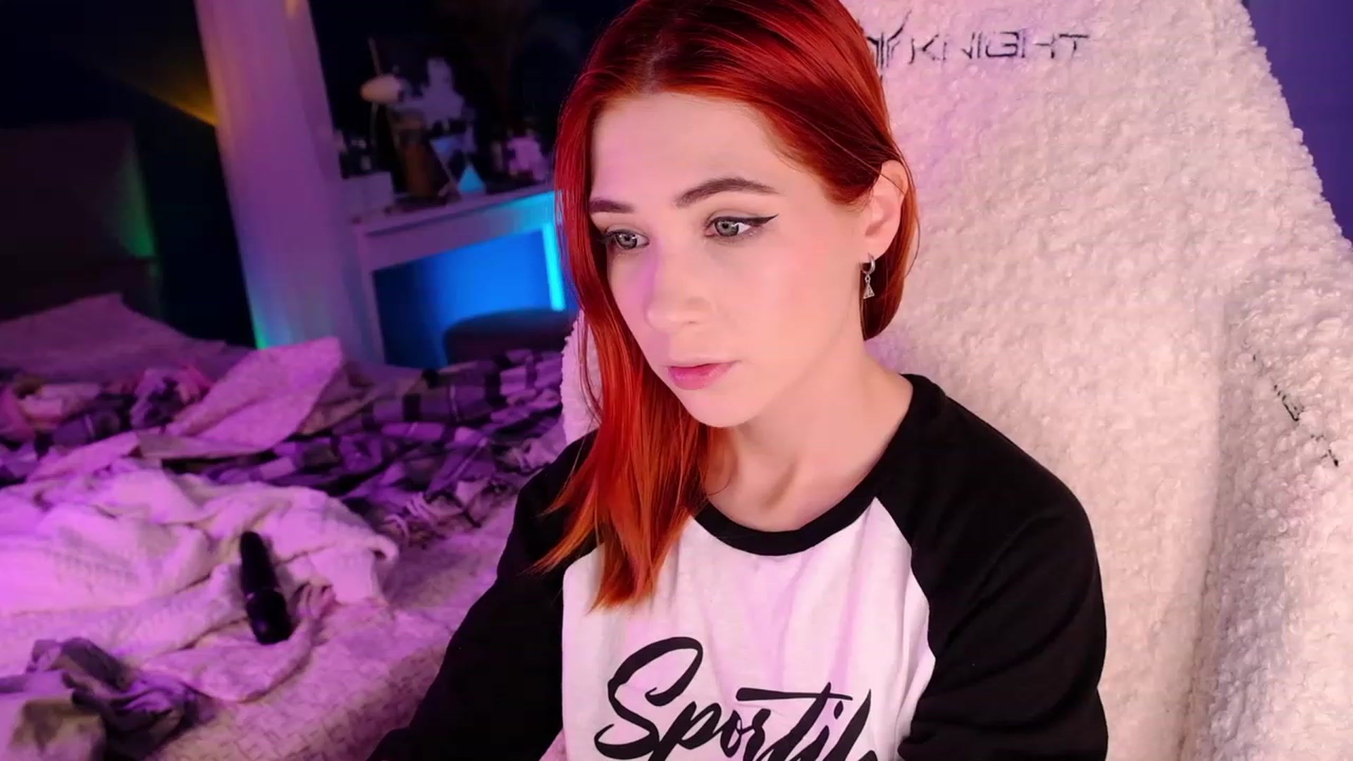 Gallery image thumbnail from JulyRedFox's myfreecams stream on, 06/01/2023, 24:04 image 19 of 20