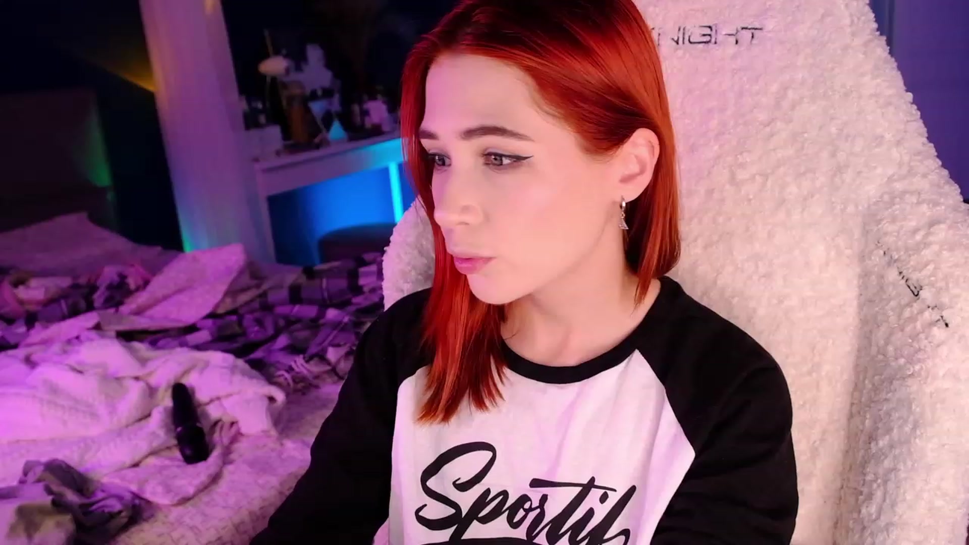 Gallery image thumbnail from JulyRedFox's myfreecams stream on, 06/01/2023, 24:04 image 14 of 20